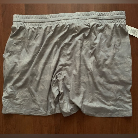 *NWT* PACIFIC TRAIL Women’s Shorts Silver Size XXLarge - Picture 3 of 5